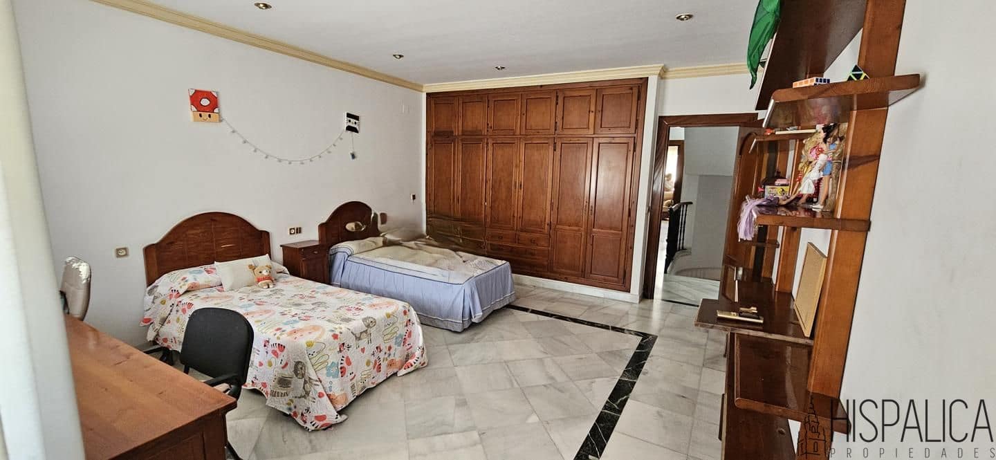 7 soveværelse Villa til salg i Dos Hermanas - € 550.000 (Ref: 9187846)