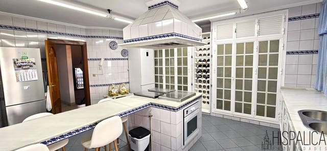 7 soveværelse Villa til salg i Dos Hermanas - € 550.000 (Ref: 9187846)