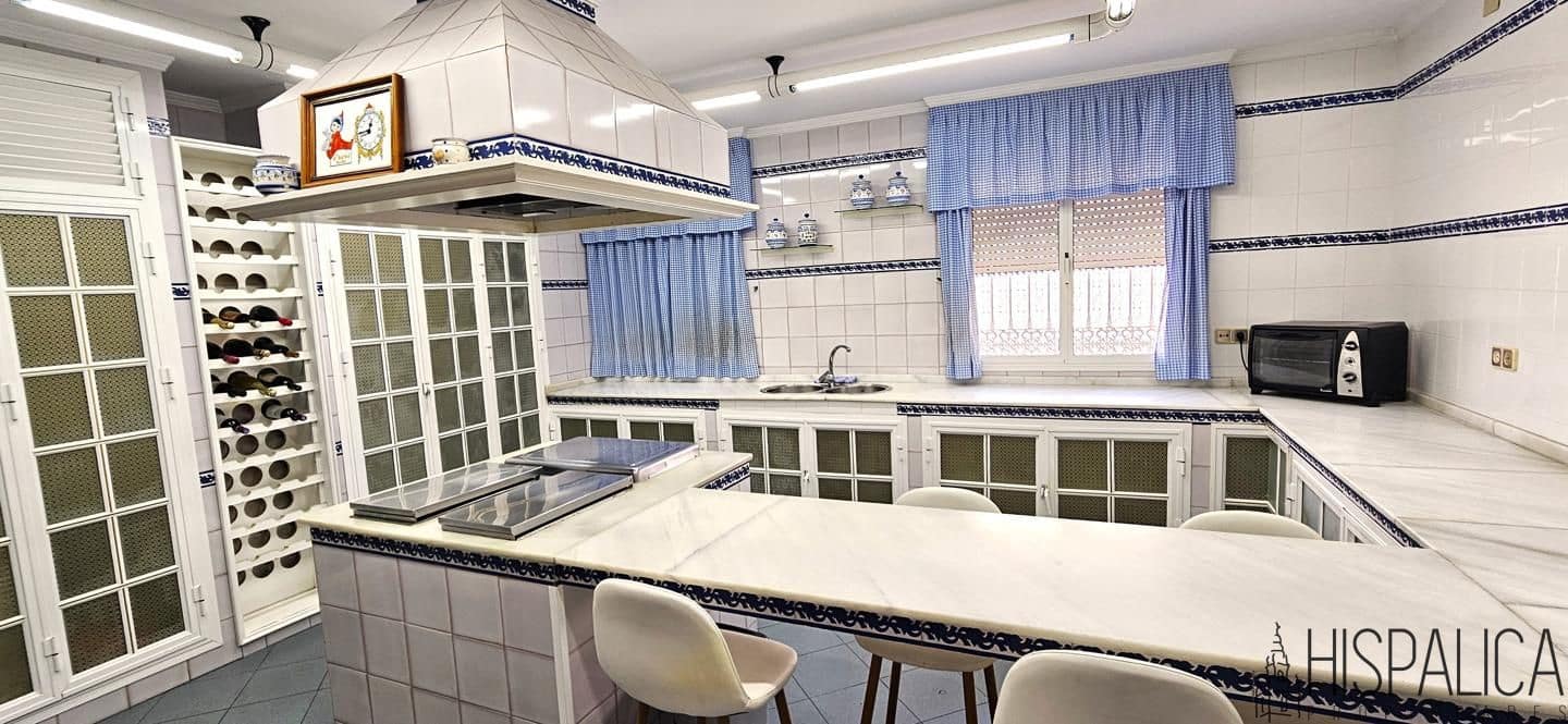 7 soveværelse Villa til salg i Dos Hermanas - € 550.000 (Ref: 9187846)