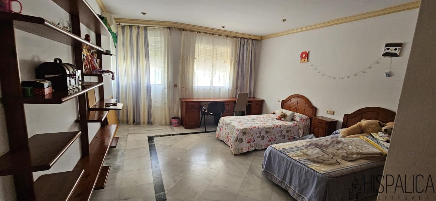 7 soveværelse Villa til salg i Dos Hermanas - € 550.000 (Ref: 9187846)