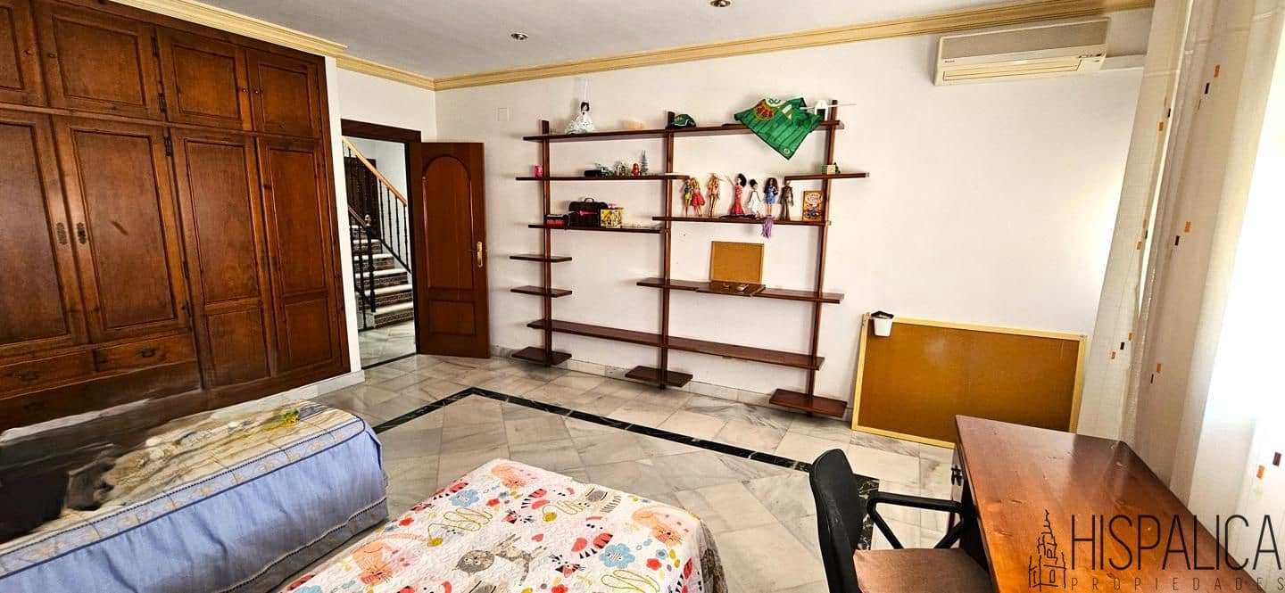 7 soveværelse Villa til salg i Dos Hermanas - € 550.000 (Ref: 9187846)