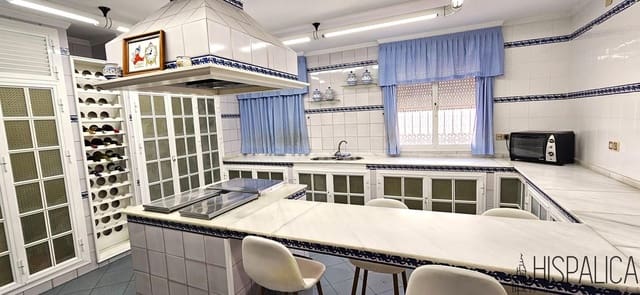 7 soveværelse Villa til salg i Dos Hermanas - € 550.000 (Ref: 9187846)