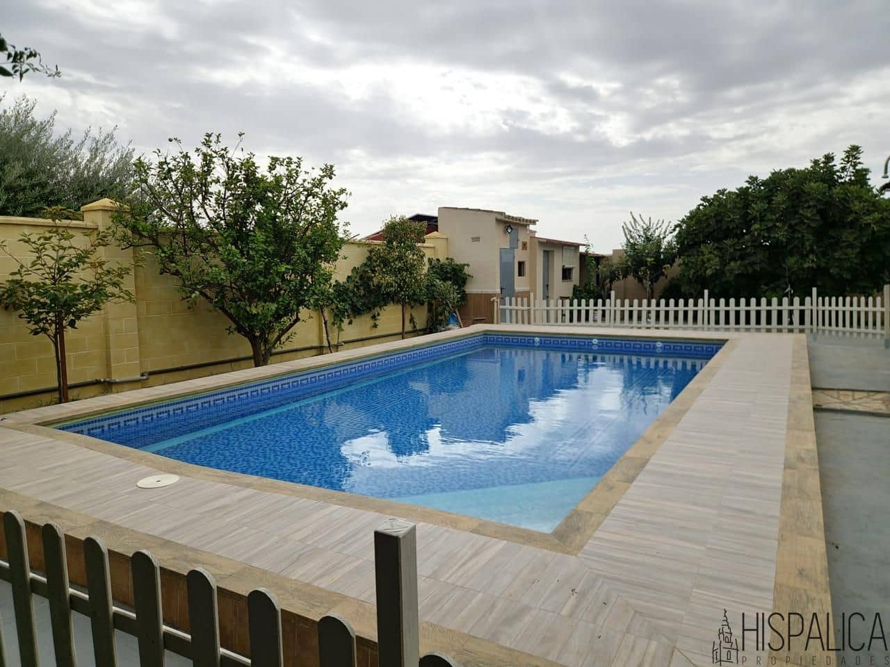 4 bedroom Villa for sale in Fuente Palmera with pool - € 252,000 (Ref: 9345533)