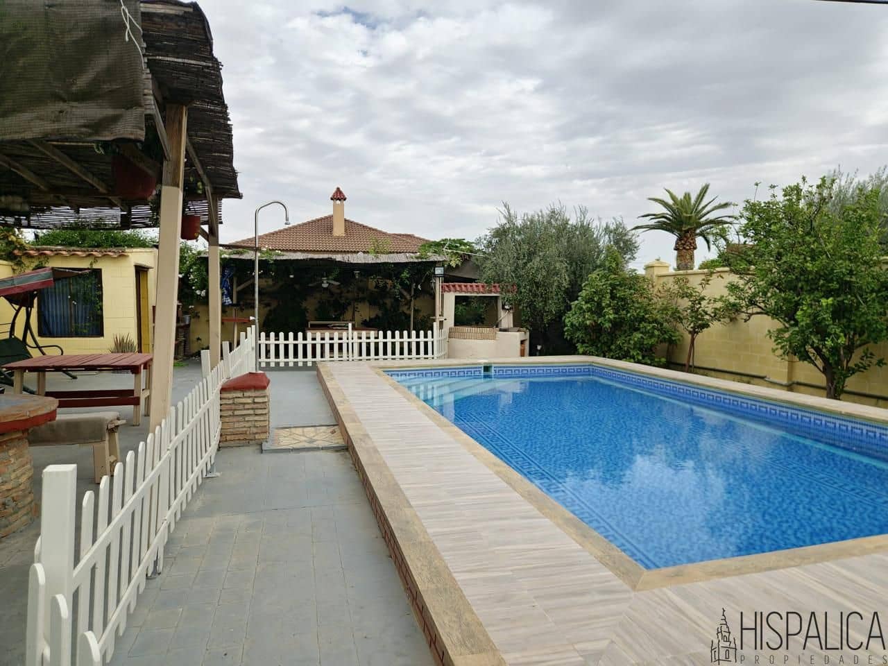 4 bedroom Villa for sale in Fuente Palmera with pool - € 252,000 (Ref: 9345533)