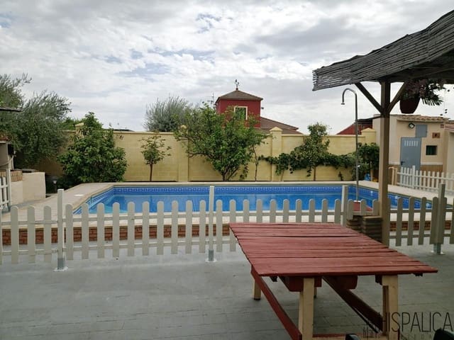 4 slaapkamer Villa te koop in Fuente Palmera met zwembad - € 252.000 (Ref: 9345533)