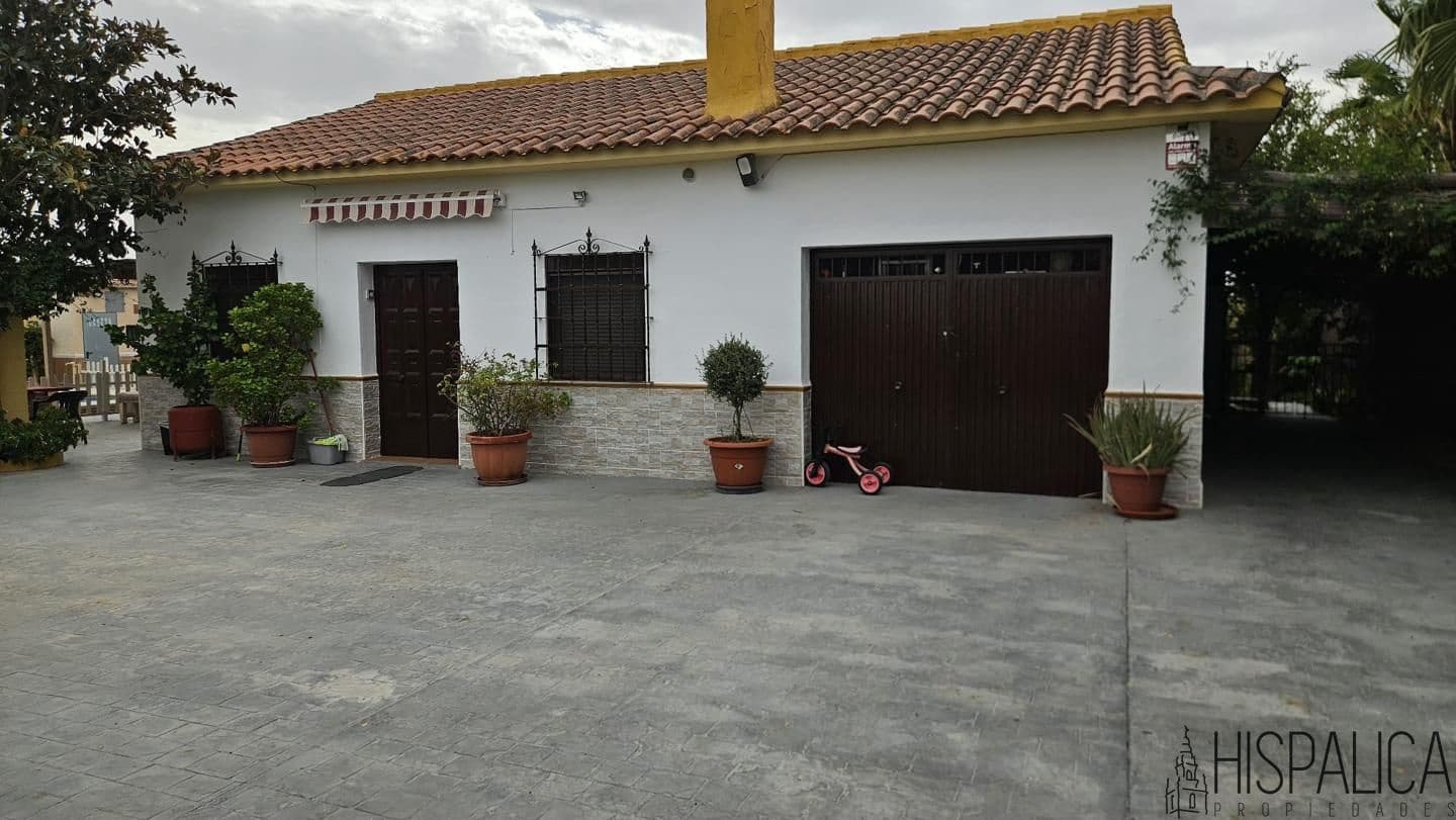4 bedroom Villa for sale in Fuente Palmera with pool - € 252,000 (Ref: 9345533)
