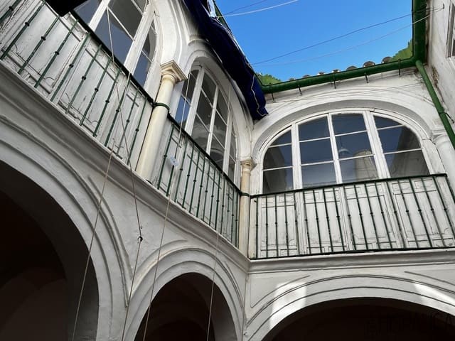 9 bedroom Villa for sale in Carmona with garage - € 360,000 (Ref: 9677884)