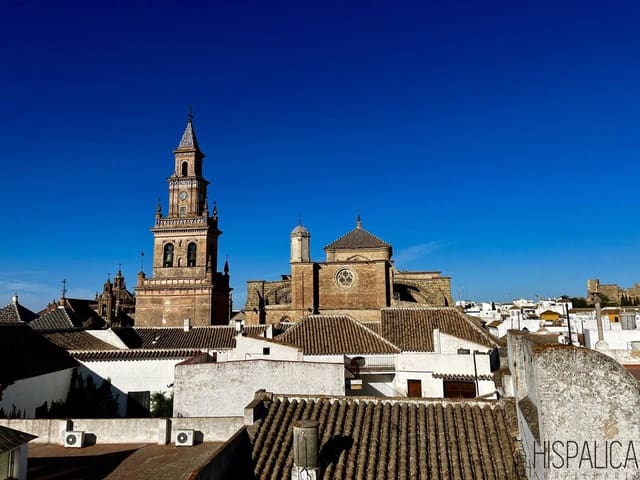 9 bedroom Villa for sale in Carmona with garage - € 360,000 (Ref: 9677884)