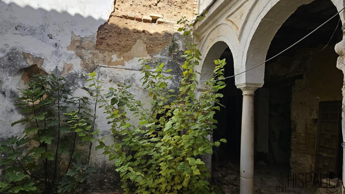 6 bedroom Villa for sale in Carmona - € 290,000 (Ref: 9685798)