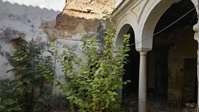 6 bedroom Villa for sale in Carmona - € 290,000 (Ref: 9685798)