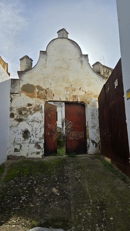 6 bedroom Villa for sale in Carmona - € 290,000 (Ref: 9685798)