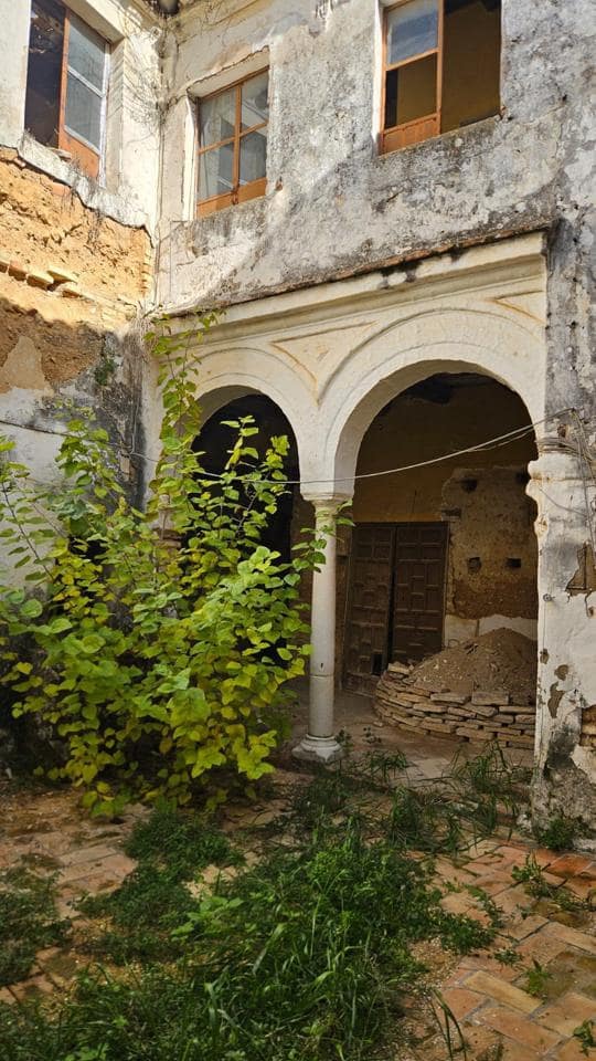 6 bedroom Villa for sale in Carmona - € 290,000 (Ref: 9685798)