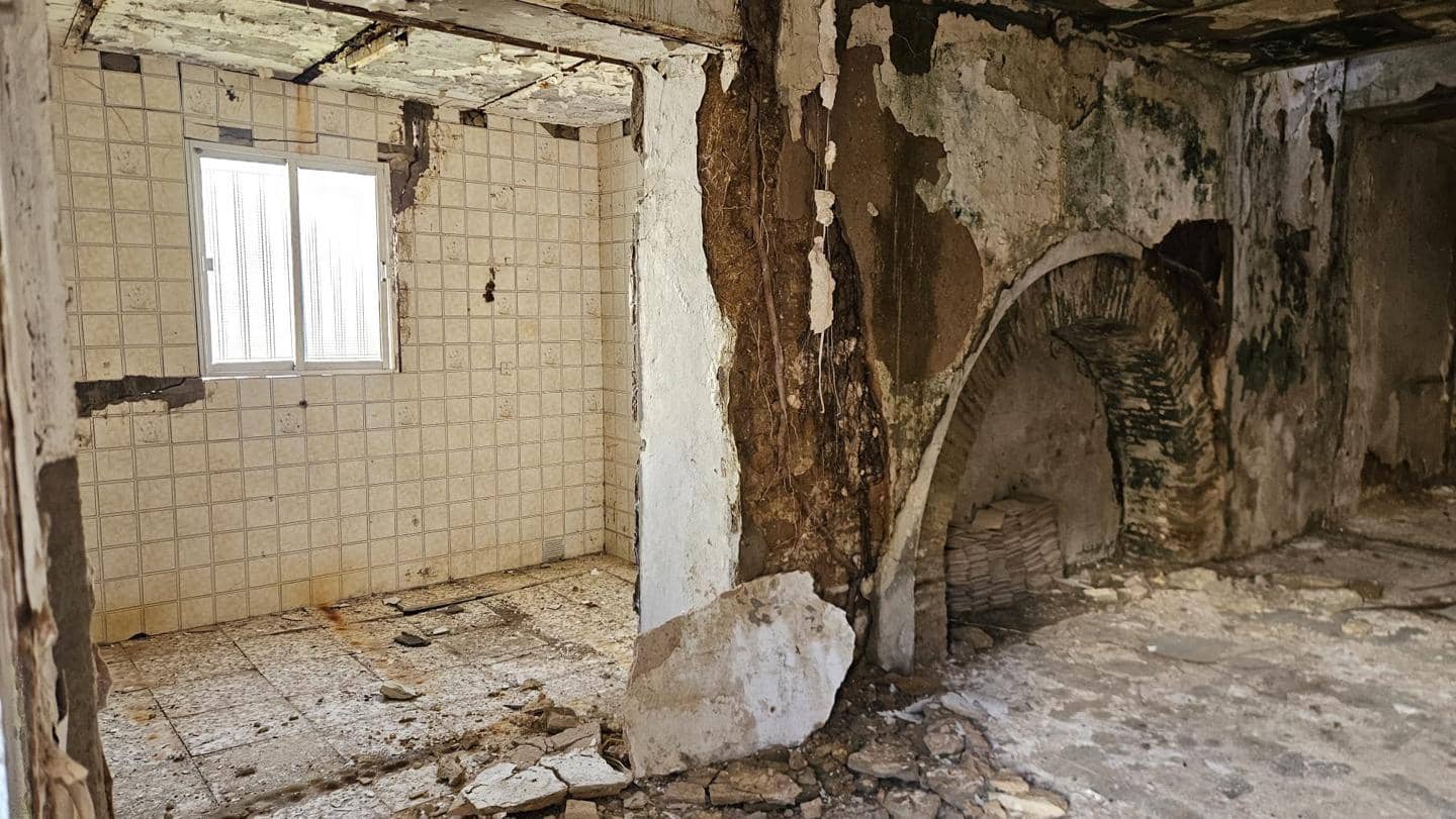 6 bedroom Villa for sale in Carmona - € 290,000 (Ref: 9685798)