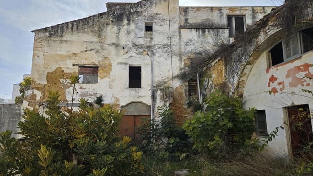 6 bedroom Villa for sale in Carmona - € 290,000 (Ref: 9685798)