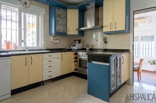 5 soveværelse Villa til salg i Sanlucar la Mayor med swimmingpool - € 420.000 (Ref: 9720717)