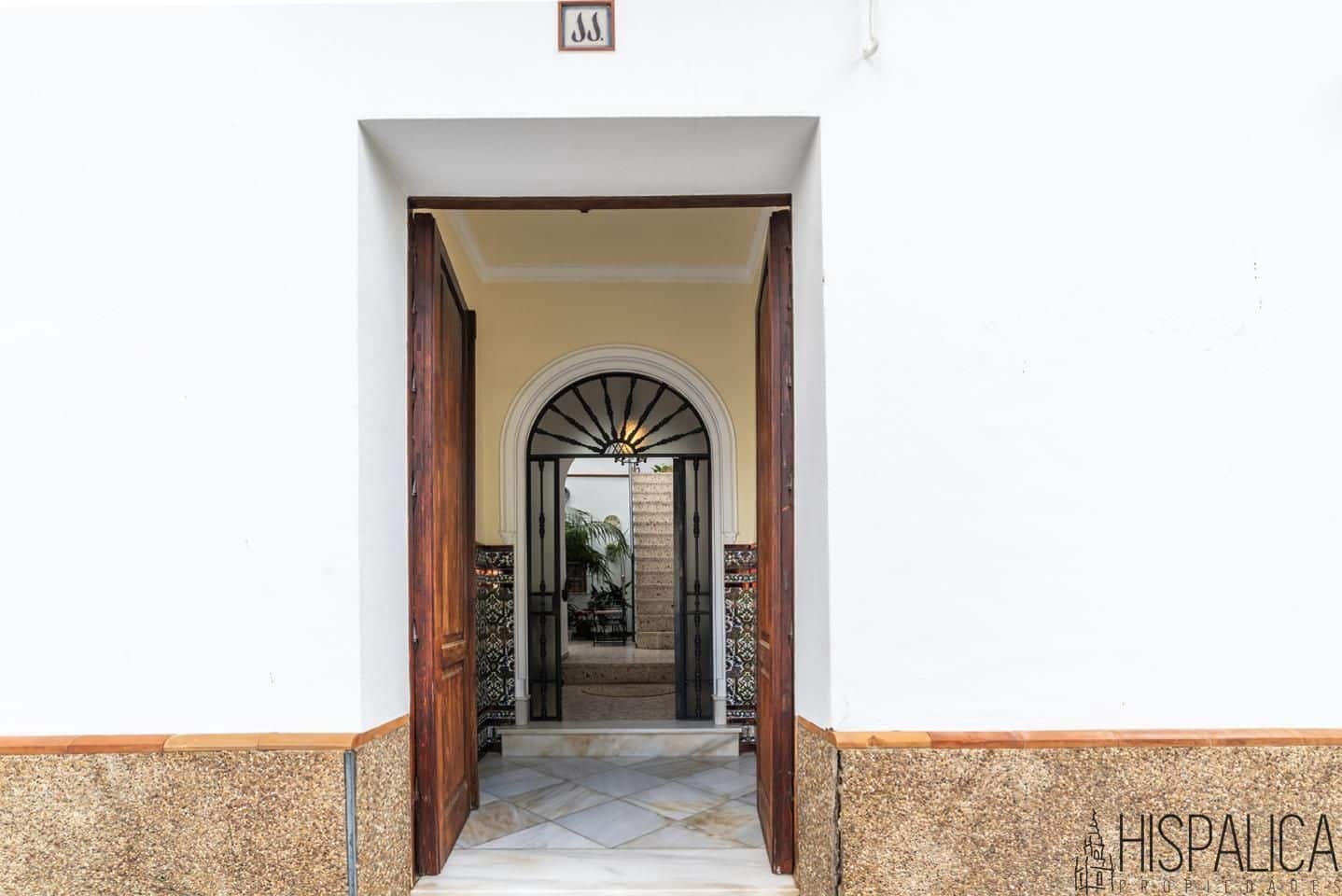 6 bedroom Villa for sale in Carmona - € 580,000 (Ref: 9815202)