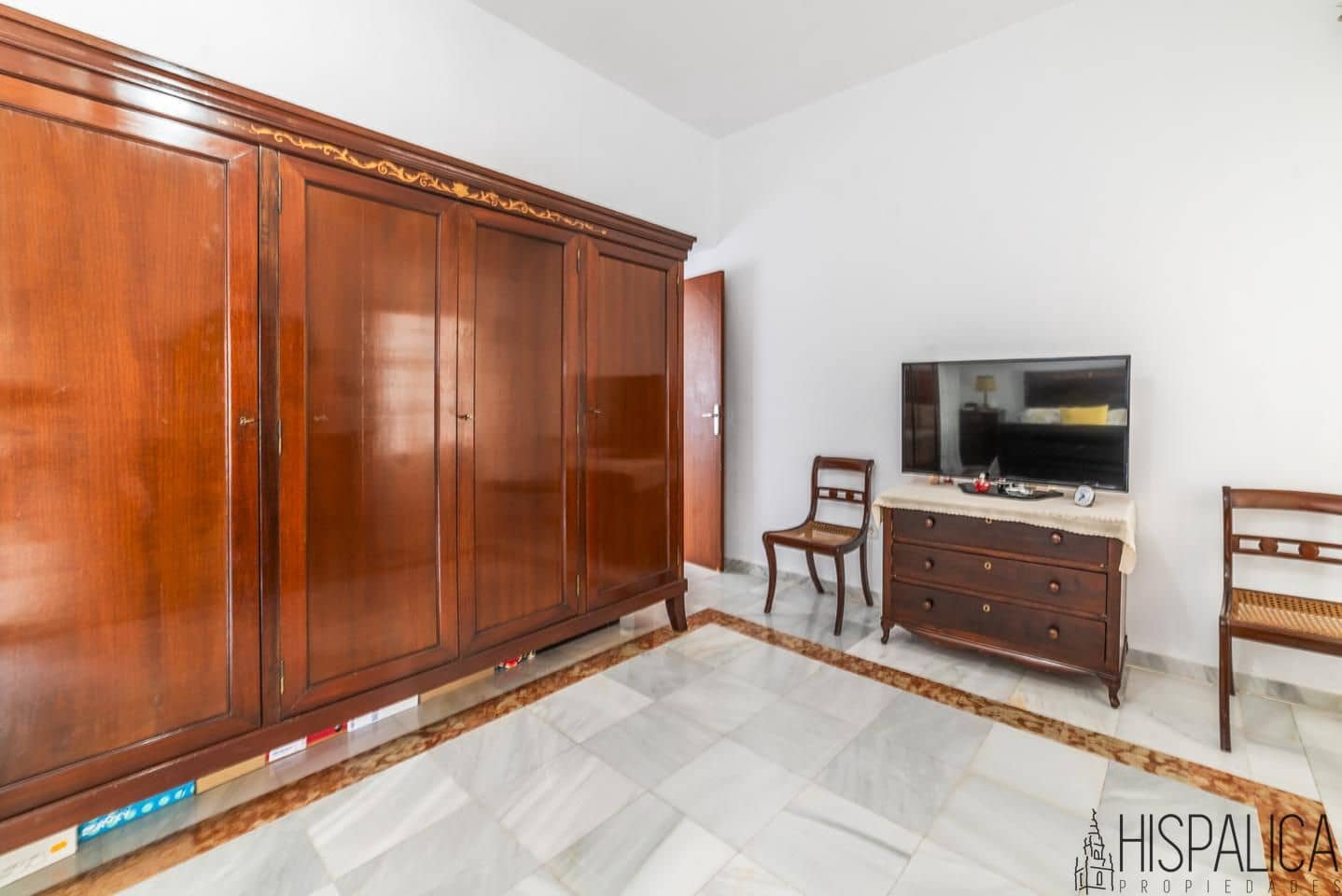 6 bedroom Villa for sale in Carmona - € 580,000 (Ref: 9815202)