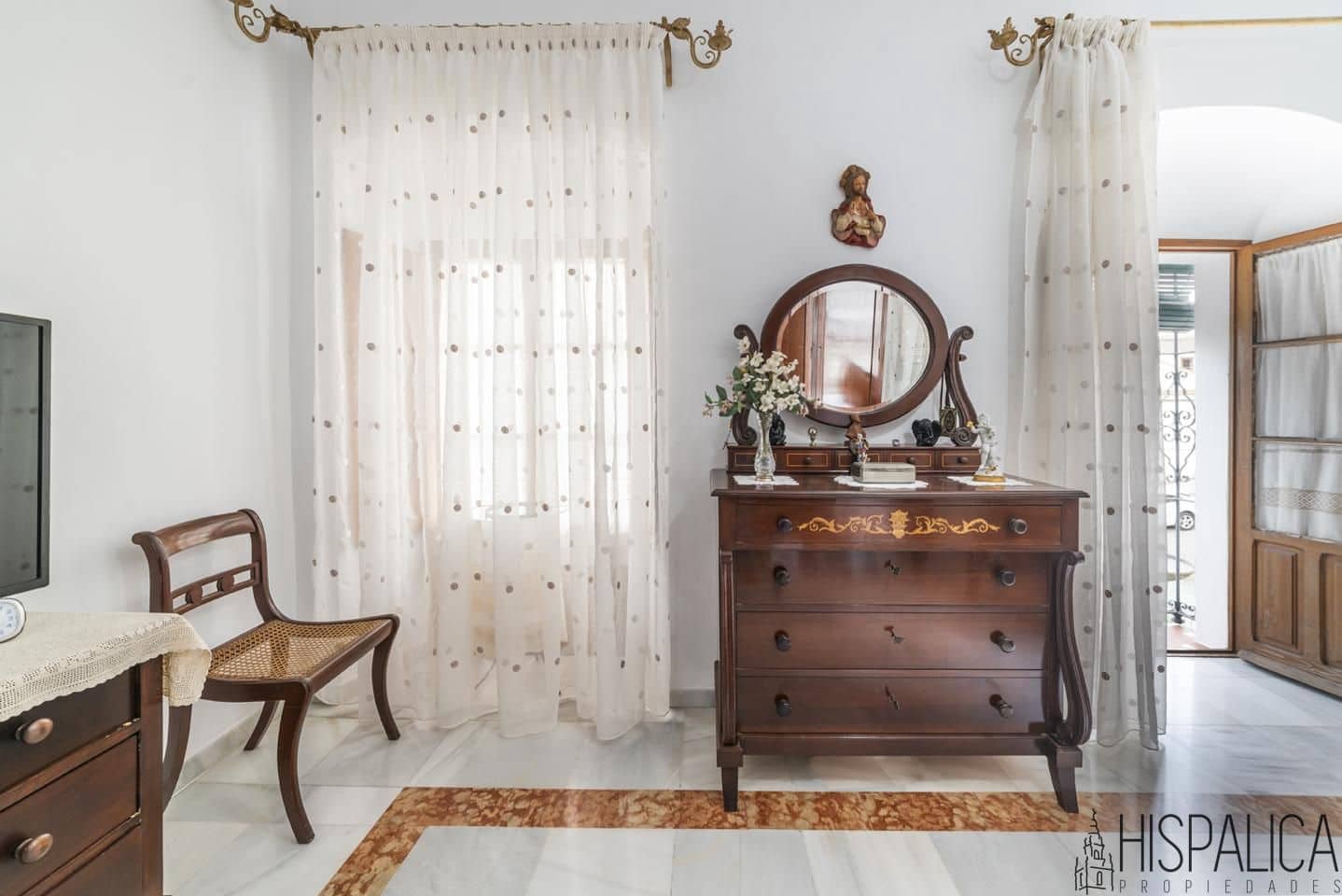 6 bedroom Villa for sale in Carmona - € 580,000 (Ref: 9815202)