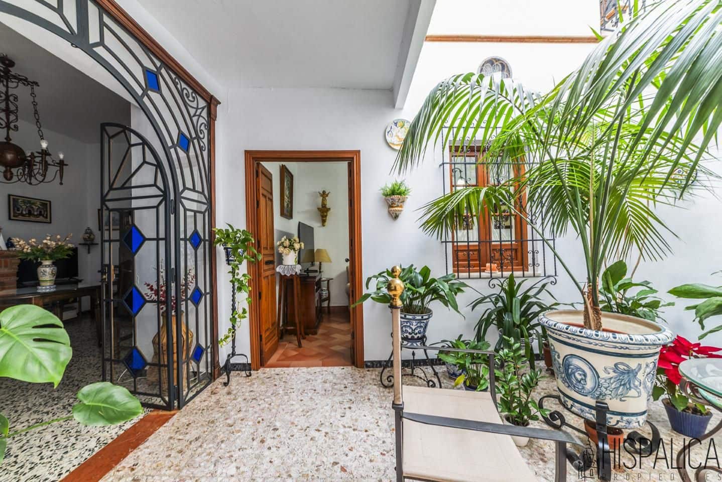 6 bedroom Villa for sale in Carmona - € 580,000 (Ref: 9815202)