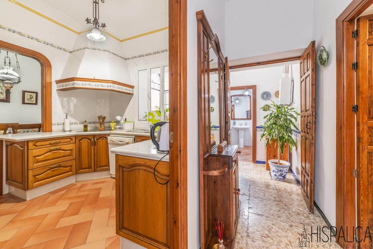 6 bedroom Villa for sale in Carmona - € 580,000 (Ref: 9815202)