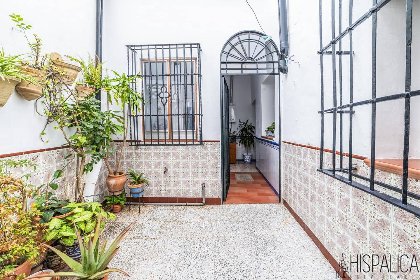 6 bedroom Villa for sale in Carmona - € 580,000 (Ref: 9815202)