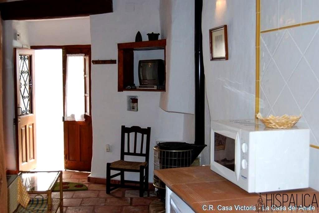 1 bedroom Villa for sale in Villaluenga del Rosario - € 70,000 (Ref: 9893225)