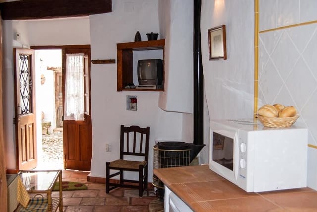 1 bedroom Villa for sale in Villaluenga del Rosario - € 70,000 (Ref: 9893225)