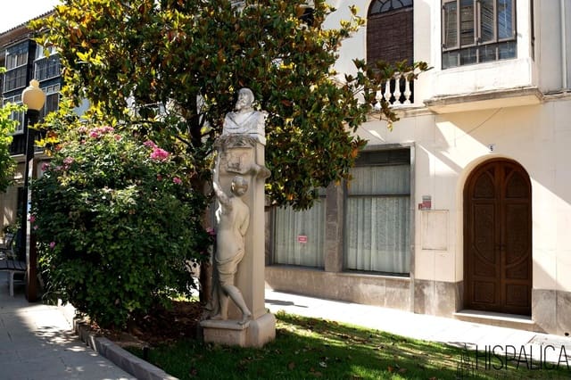 10 bedroom Villa for sale in Baena - € 950,000 (Ref: 9898404)