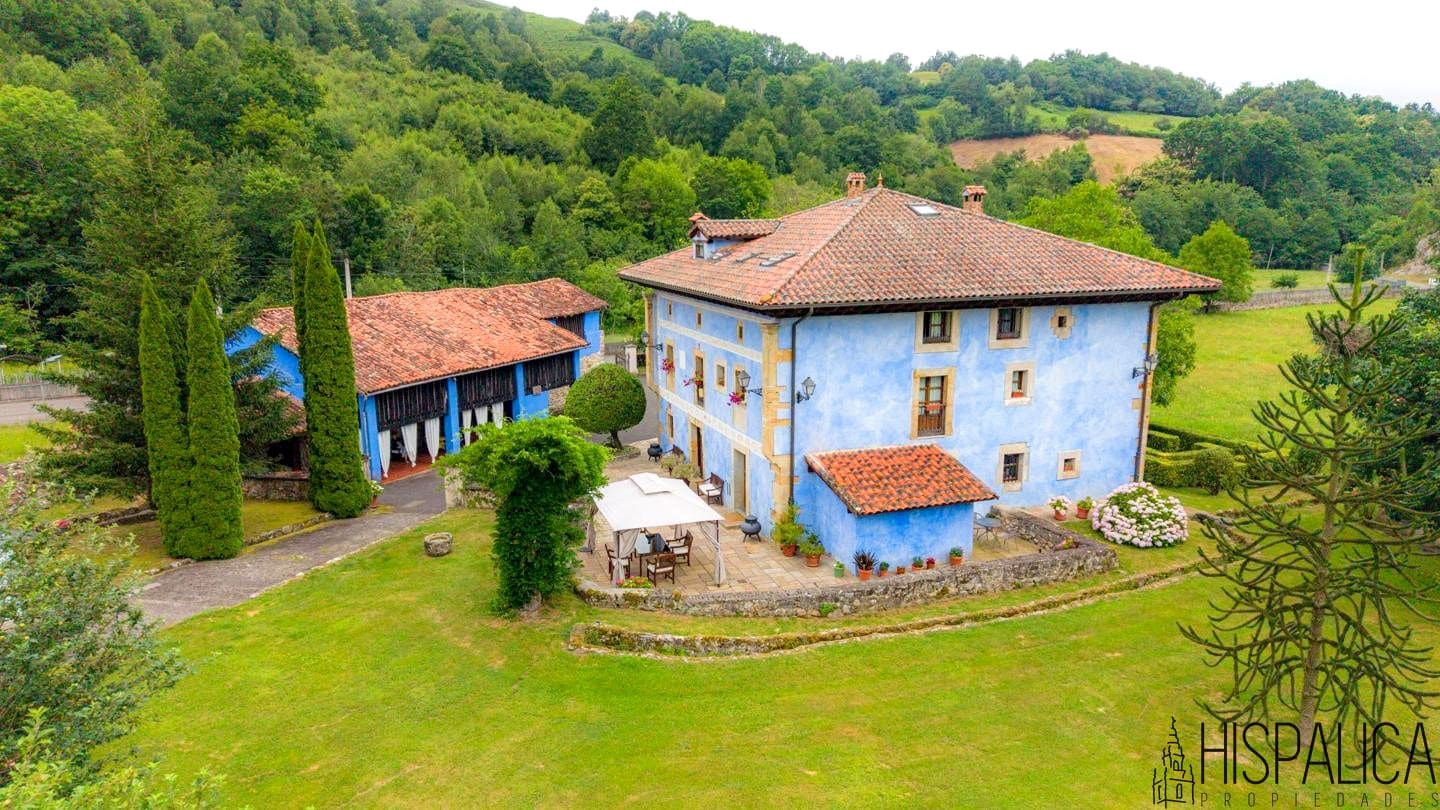 10 bedroom Villa for sale in Cangas de Onis - € 1,300,000 (Ref: 9934989)