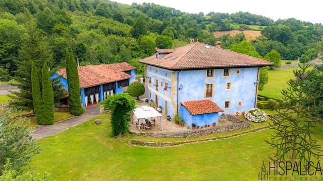 10 bedroom Villa for sale in Cangas de Onís - € 1,300,000 (Ref: 9934989)