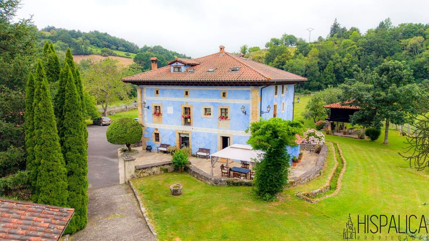 10 bedroom Villa for sale in Cangas de Onis - € 1,300,000 (Ref: 9934989)