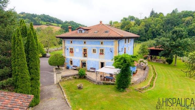 10 bedroom Villa for sale in Cangas de Onís - € 1,300,000 (Ref: 9934989)