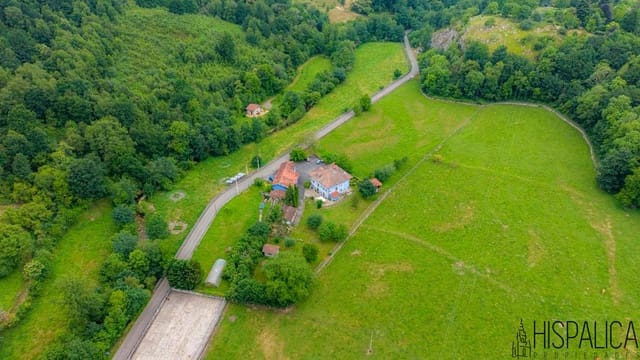 10 bedroom Villa for sale in Cangas de Onís - € 1,300,000 (Ref: 9934989)