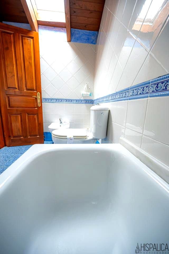 10 bedroom Villa for sale in Cangas de Onis - € 1,300,000 (Ref: 9934989)