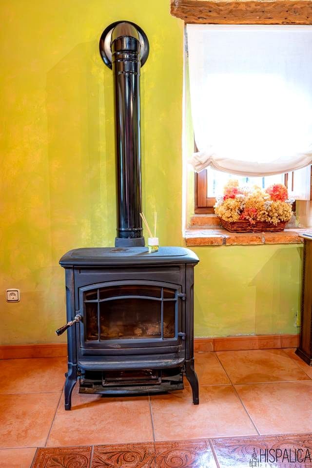10 bedroom Villa for sale in Cangas de Onis - € 1,300,000 (Ref: 9934989)