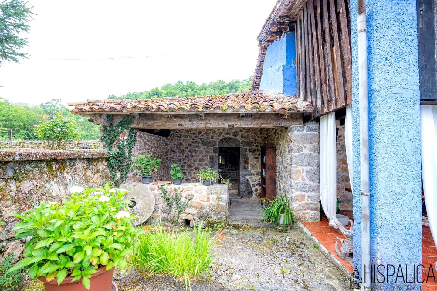 10 bedroom Villa for sale in Cangas de Onis - € 1,300,000 (Ref: 9934989)