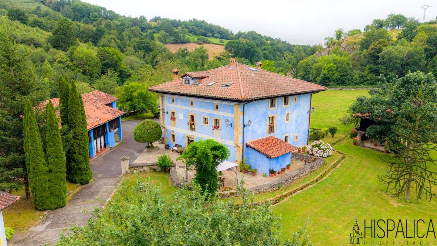 10 bedroom Villa for sale in Cangas de Onis - € 1,300,000 (Ref: 9934989)