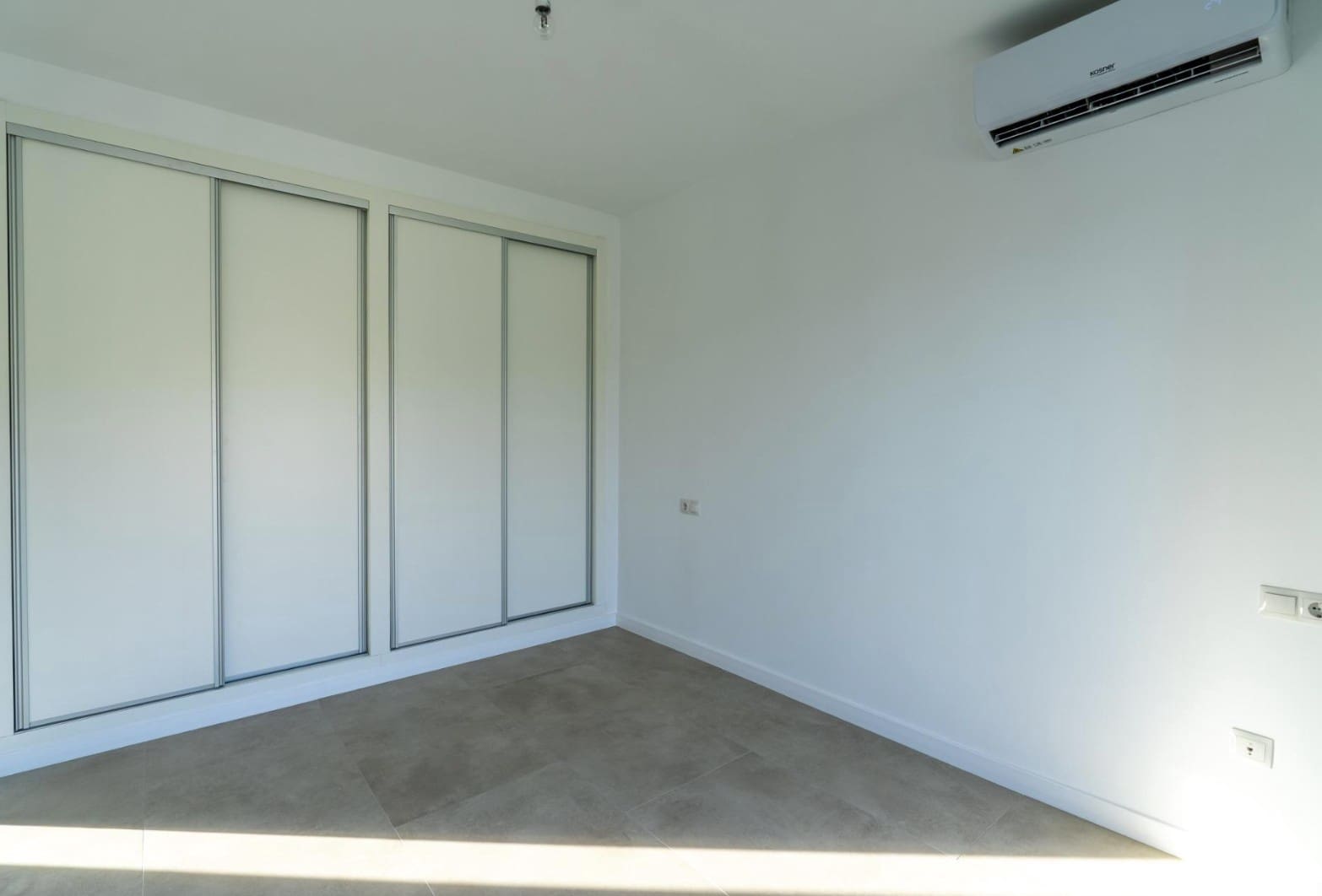 3 bedroom Villa for sale in El Campello with garage - € 549,500 (Ref: 10009965)