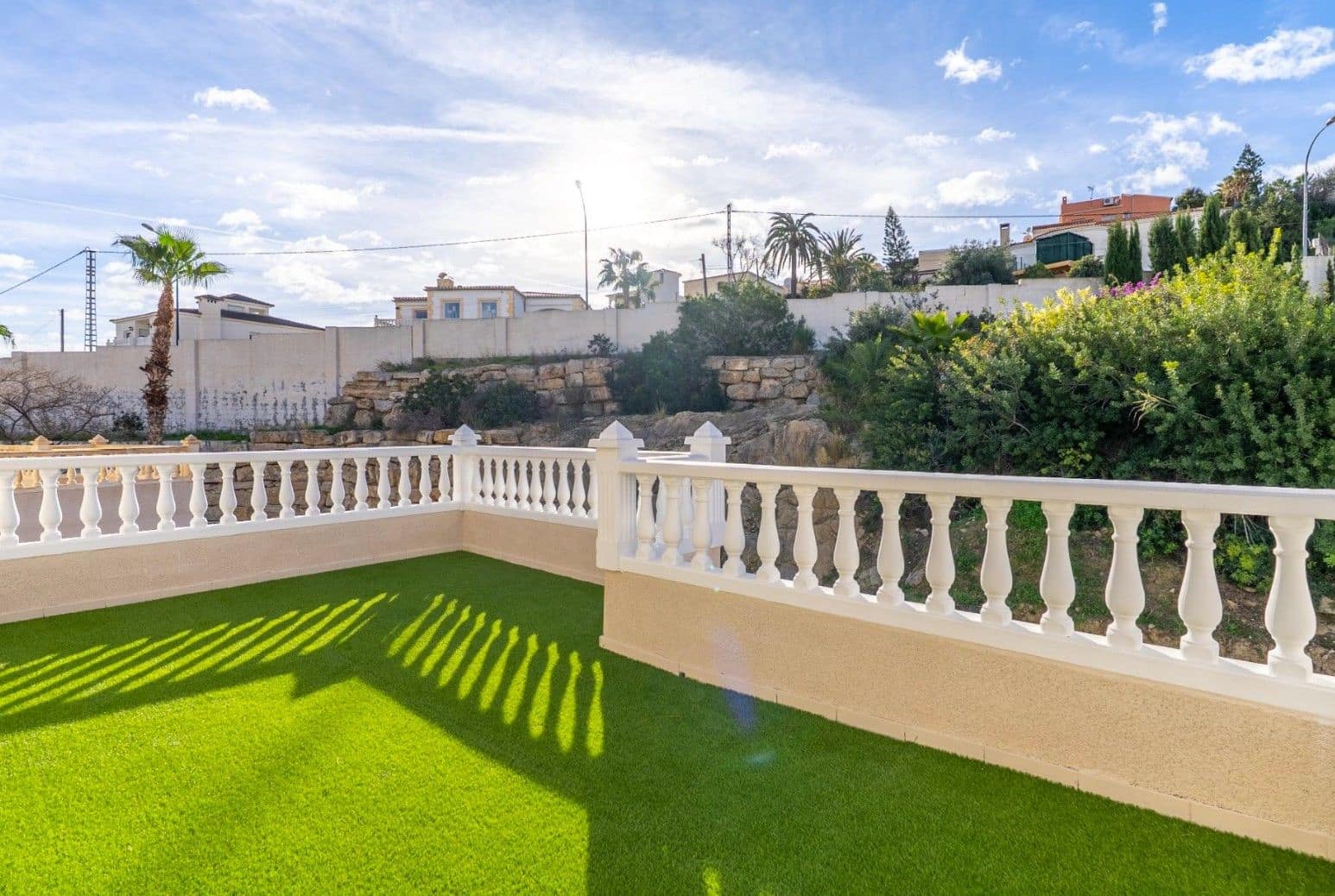 3 bedroom Villa for sale in El Campello with garage - € 549,500 (Ref: 10009965)