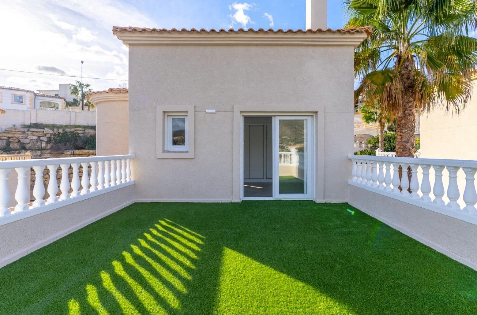 3 bedroom Villa for sale in El Campello with garage - € 549,500 (Ref: 10009965)