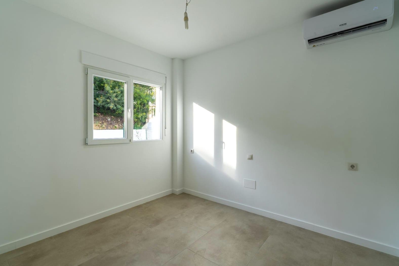 3 bedroom Villa for sale in El Campello with garage - € 549,500 (Ref: 10009965)