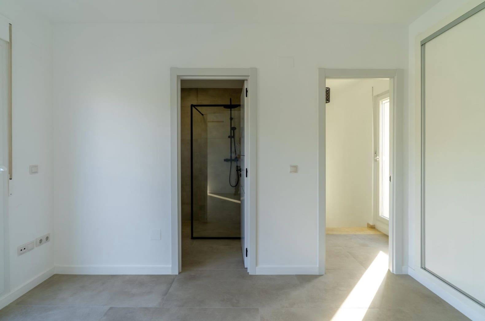 3 bedroom Villa for sale in El Campello with garage - € 549,500 (Ref: 10009965)