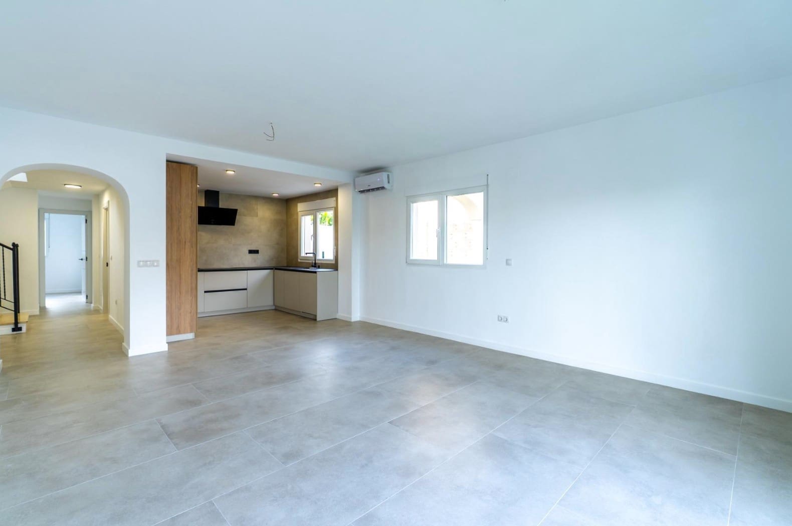 3 bedroom Villa for sale in El Campello with garage - € 549,500 (Ref: 10009965)