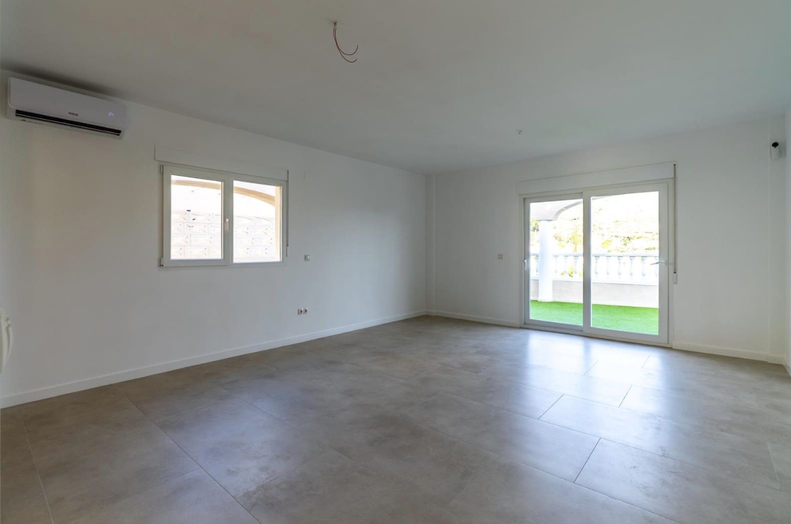 3 bedroom Villa for sale in El Campello with garage - € 549,500 (Ref: 10009965)
