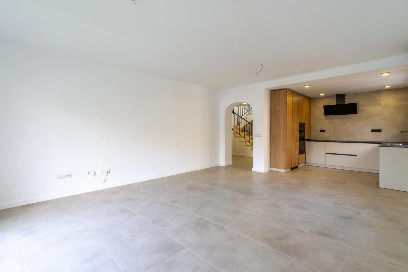 3 bedroom Villa for sale in El Campello with garage - € 549,500 (Ref: 10009965)