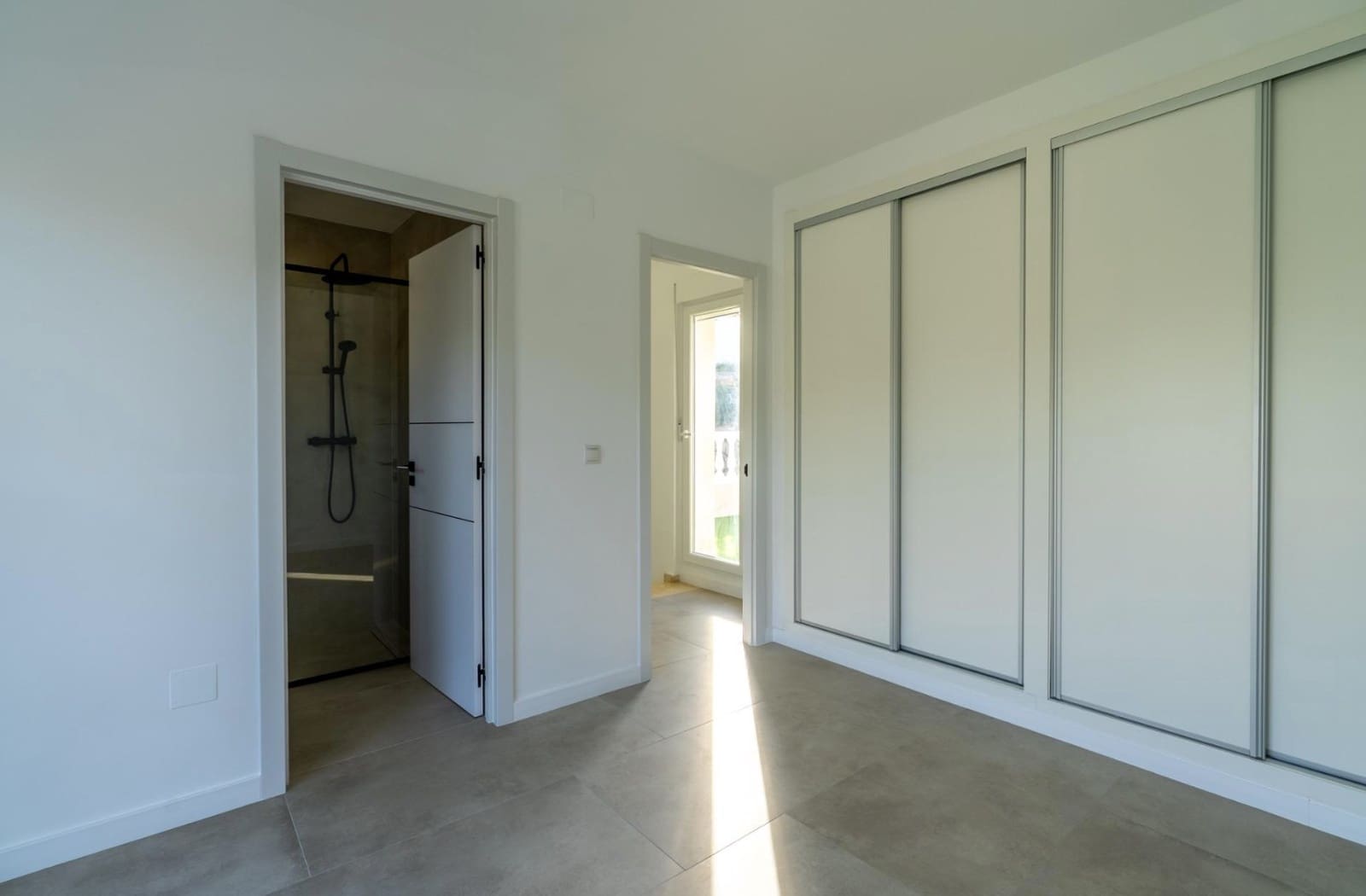 3 bedroom Villa for sale in El Campello with garage - € 549,500 (Ref: 10009965)
