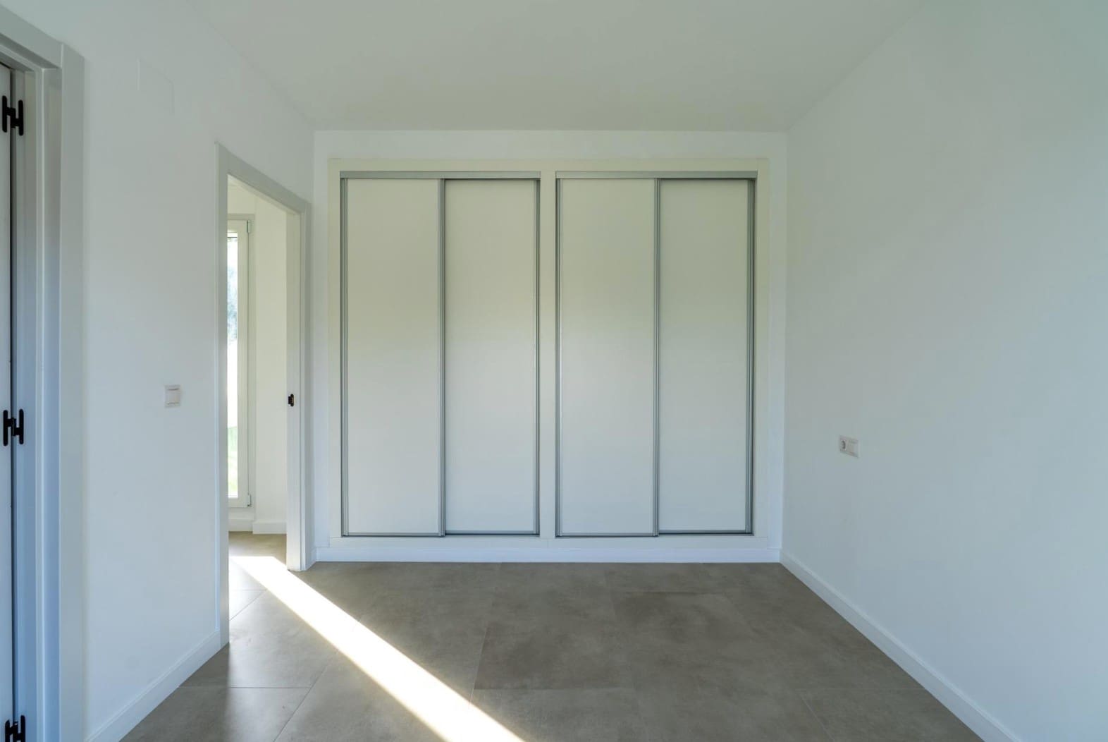 3 bedroom Villa for sale in El Campello with garage - € 549,500 (Ref: 10009965)