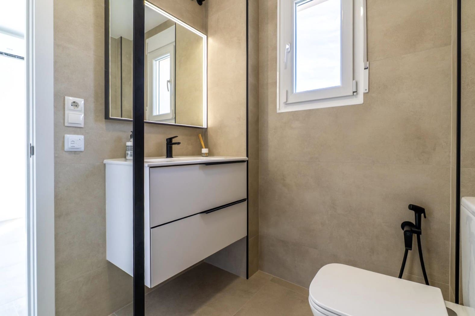 3 bedroom Villa for sale in El Campello with garage - € 549,500 (Ref: 10009965)