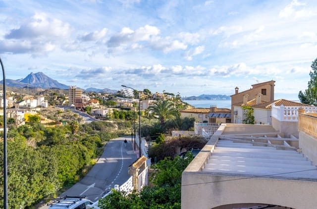 3 bedroom Villa for sale in El Campello with garage - € 549,500 (Ref: 10009965)