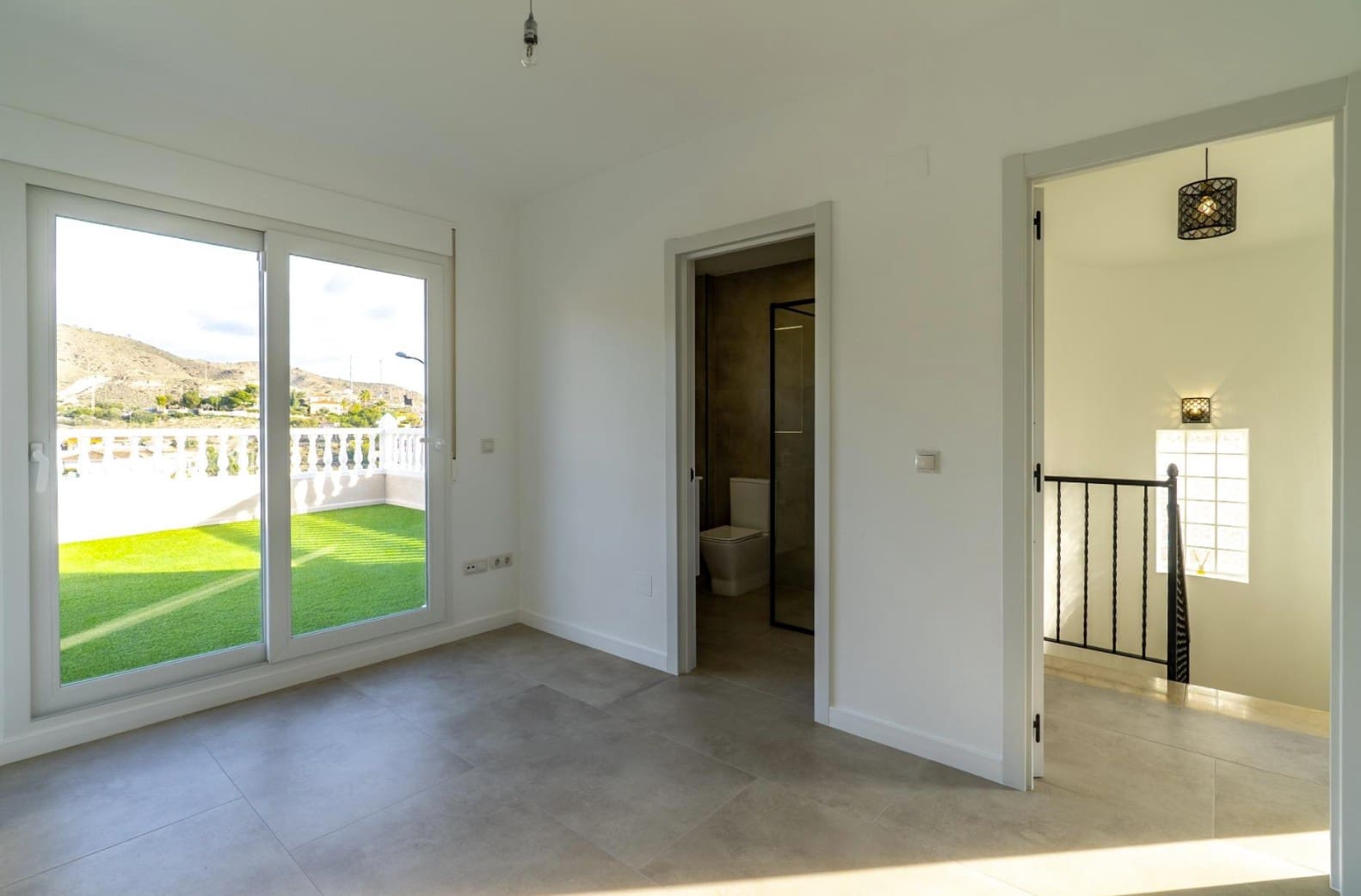 3 bedroom Villa for sale in El Campello with garage - € 549,500 (Ref: 10009965)